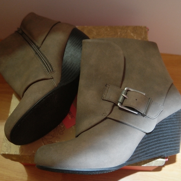 American Rag Boots Ankle/Mid Calf Height - Picture 6 of 6